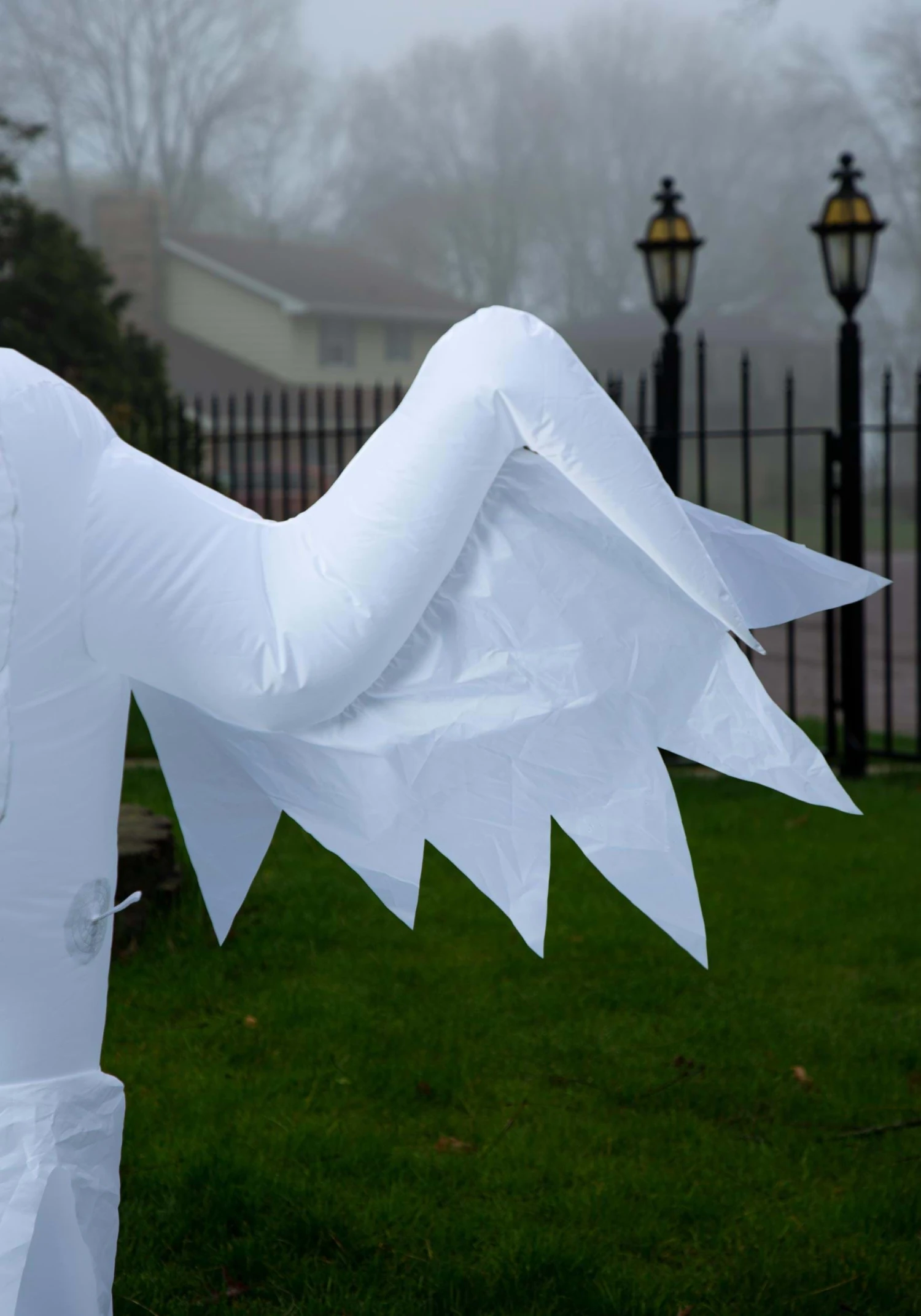 5FT Inflatable Spooky Halloween Ghost Decoration 4 5FT Inflatable Spooky Halloween Ghost Decoration - Image 4