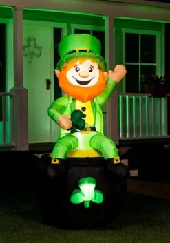 5FT Tall Sitting Leprechaun Inflatable Decoration