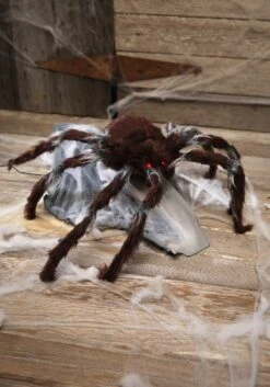 Animated Brown Jumping Spider Halloween Prop -Halloween Decoration Store animated brown jumping spider alt 2