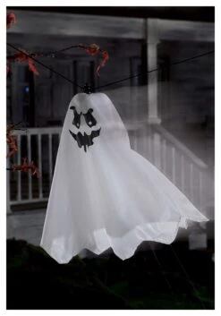Fun World Flying Ghost Decoration